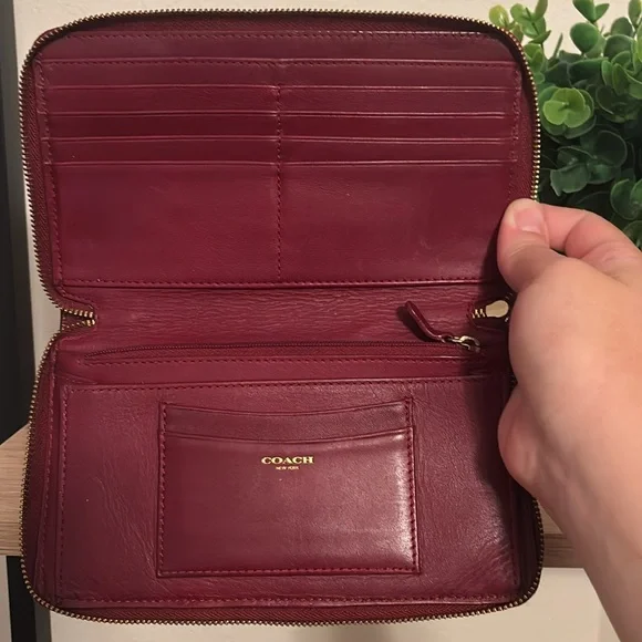 Coach burgundy crocodile-embossed wallet - Picture 4 of 14